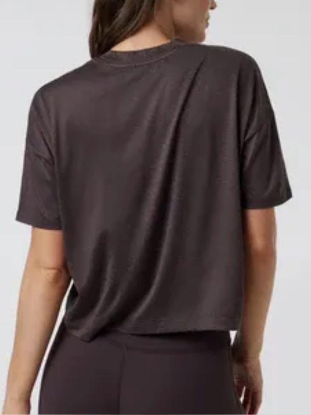 VUORI WOMEN'S ENERGY TEE Sangria Heather - Picture 2 of 5